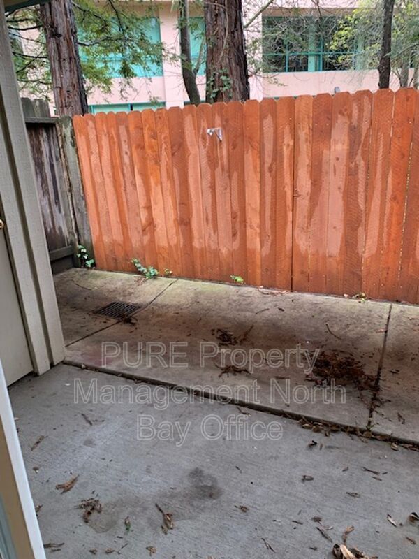 Building Photo - 2155 Meadowbrook Ct