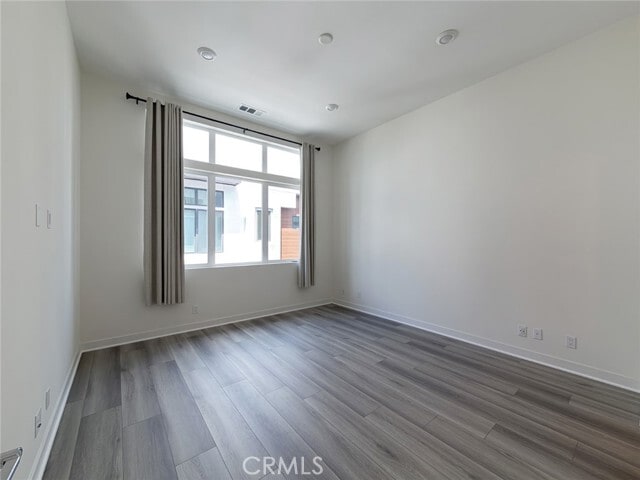 Building Photo - 400 Transport