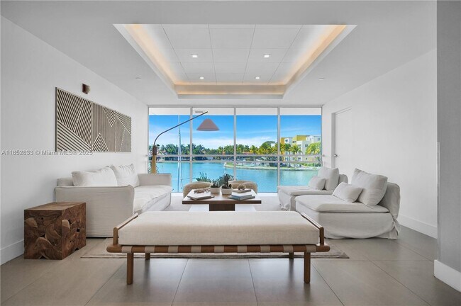 Building Photo - 5900 Collins Ave