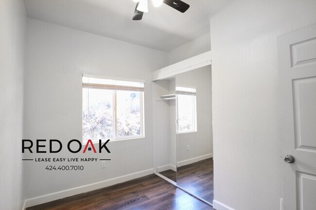 Building Photo - 132 W 74th St