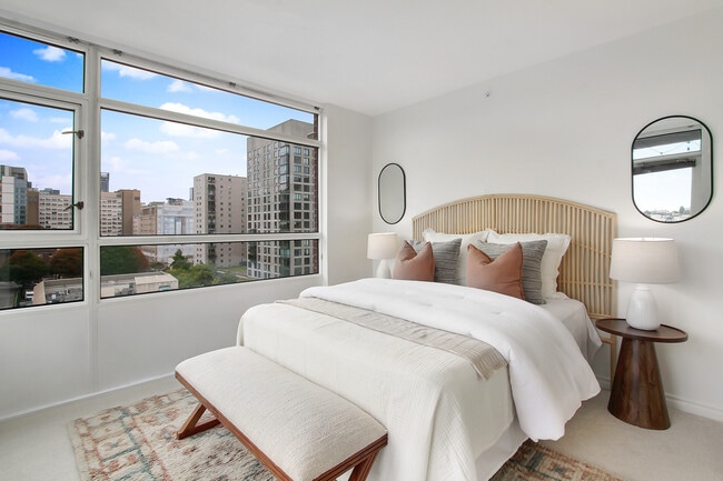 Building Photo - 1420 Terry Ave