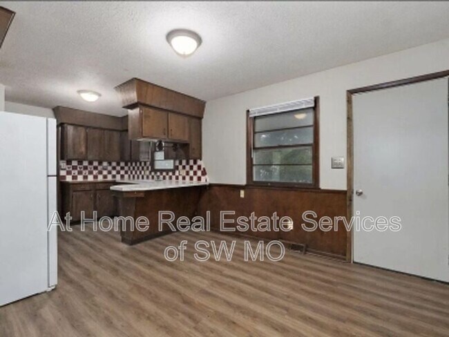 Building Photo - 2013 N Fairway Ave