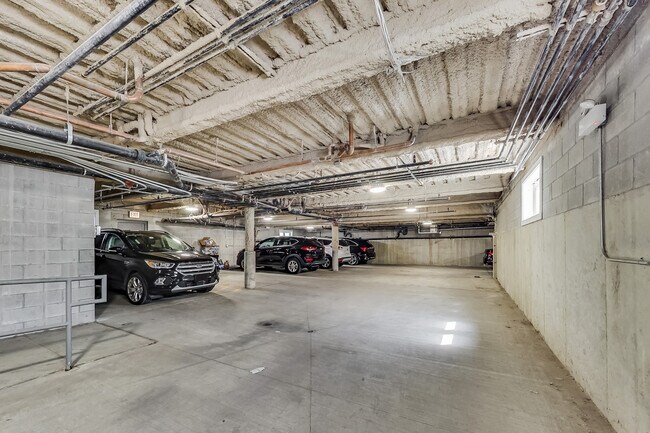 Building Photo - 317 W Evergreen Ave