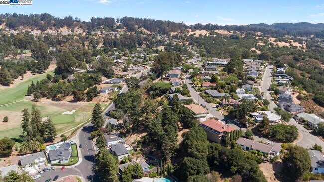 Building Photo - 10336 Greenview Dr