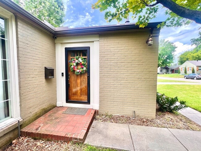 Building Photo - Updated Brookside Bungalow!