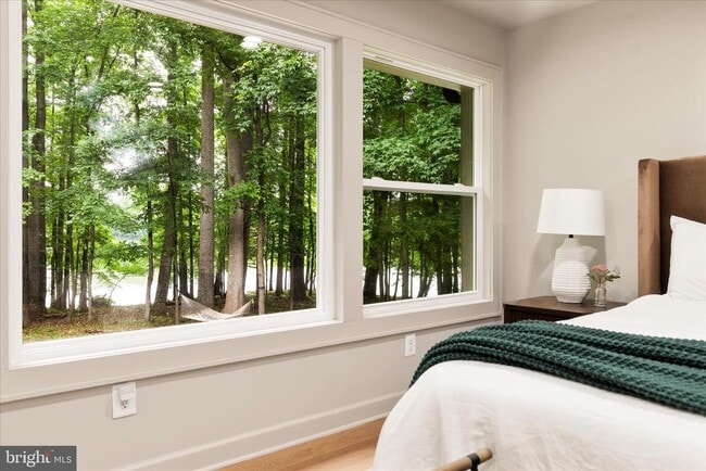 Building Photo - 4386 Lakewood Dr