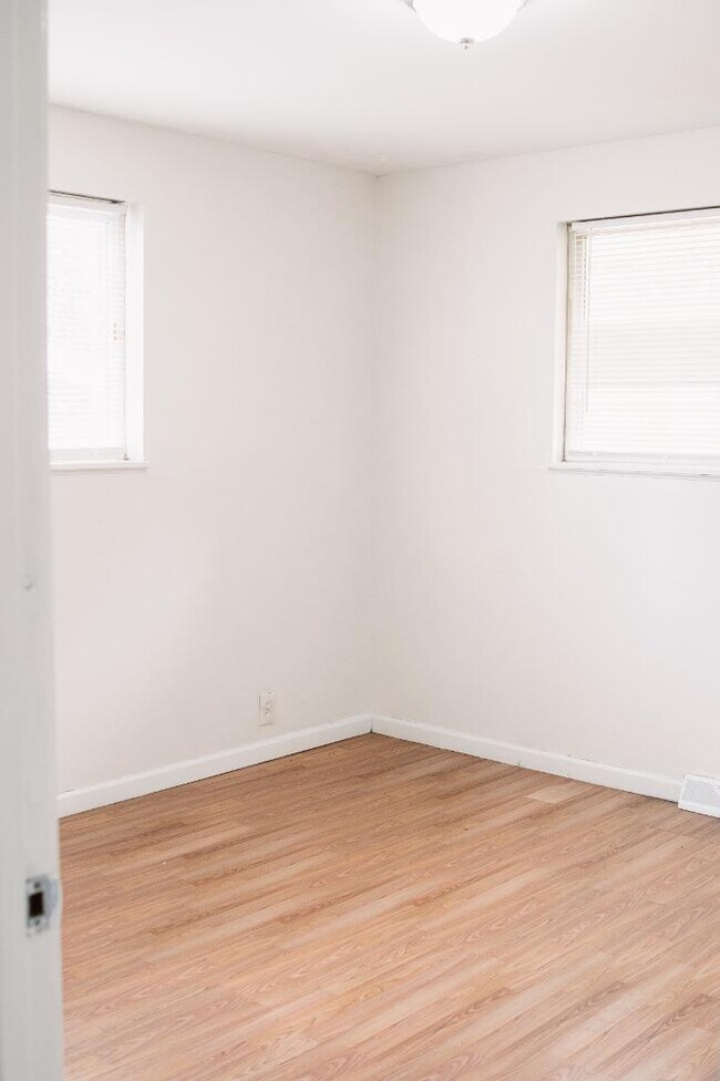 Building Photo - 10229 Edgefield Dr