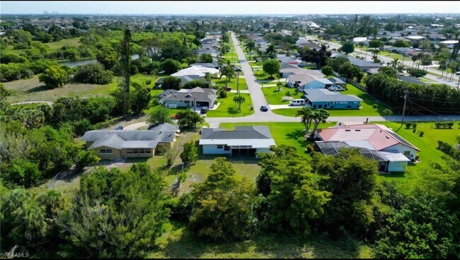 Building Photo - 4108 SE 8th Ave