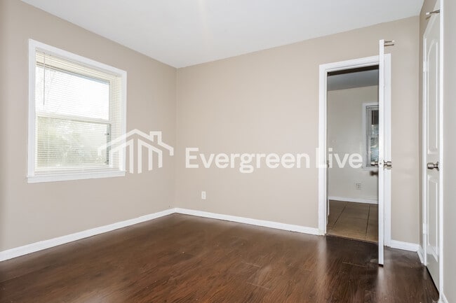 Building Photo - 1633 Puryear Rd