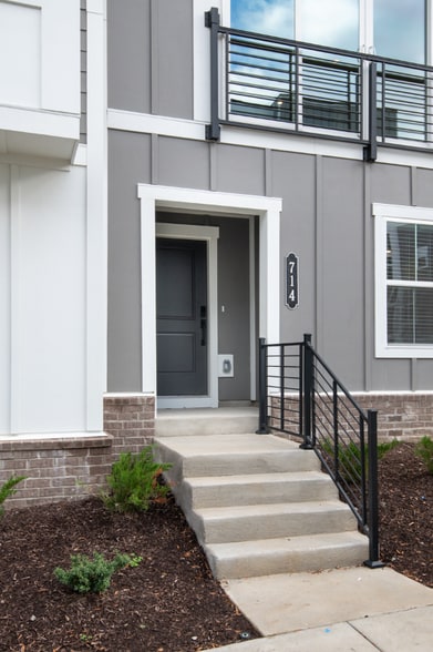 Building Photo - 714 41st Ave N