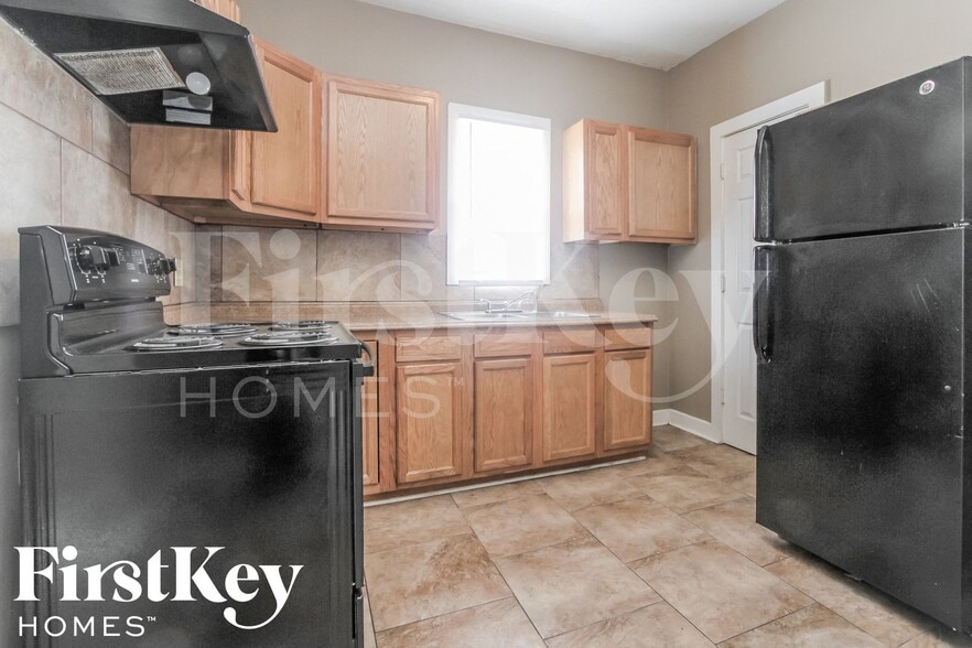 Building Photo - 2160 S Emerson Ave