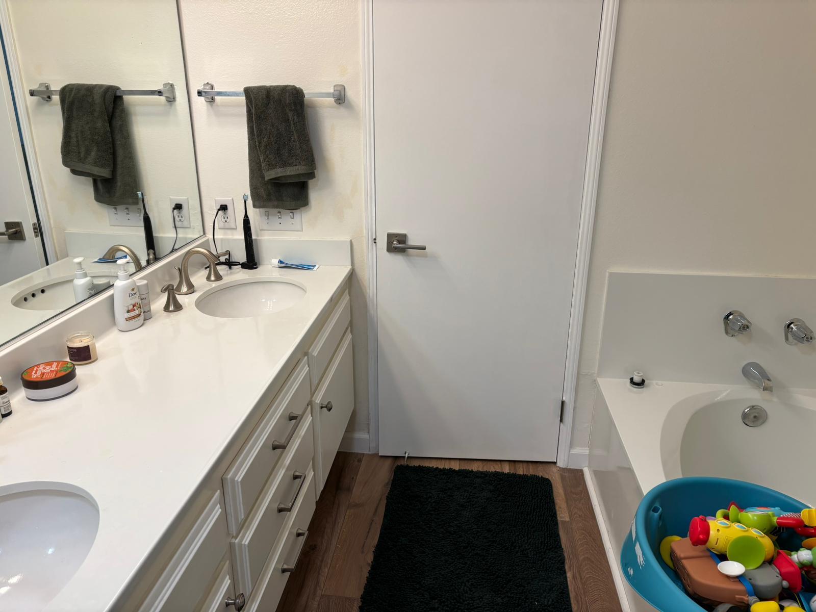 Building Photo - 310 Tahiti Way