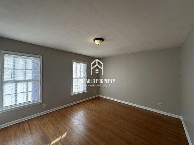 Building Photo - 5560 Cottonwood Rd
