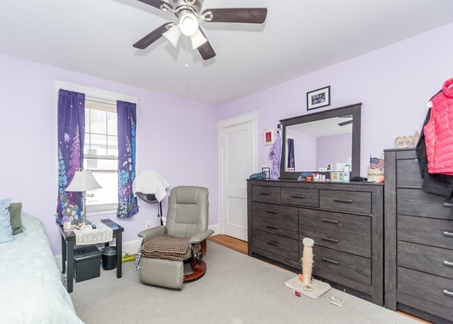 Building Photo - 1093 Main St