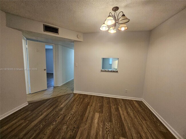 Building Photo - 7820 S Colony Cir