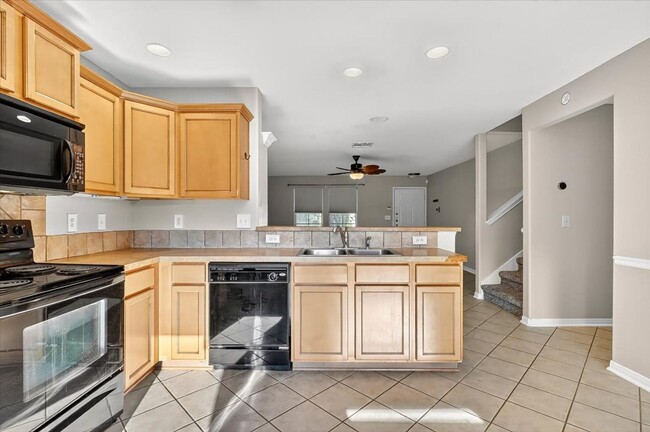 Building Photo - 2110 Encino Dr