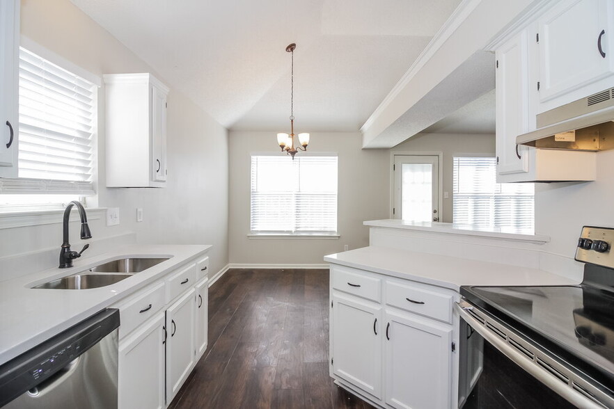 Building Photo - 6931 Gallop Dr