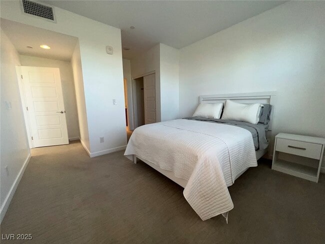 Building Photo - 11237 Rainbow Peak Ave