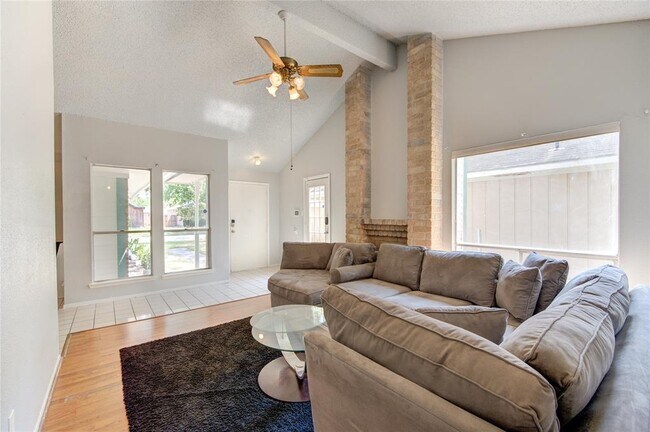 Building Photo - 23419 Summer Pine Dr