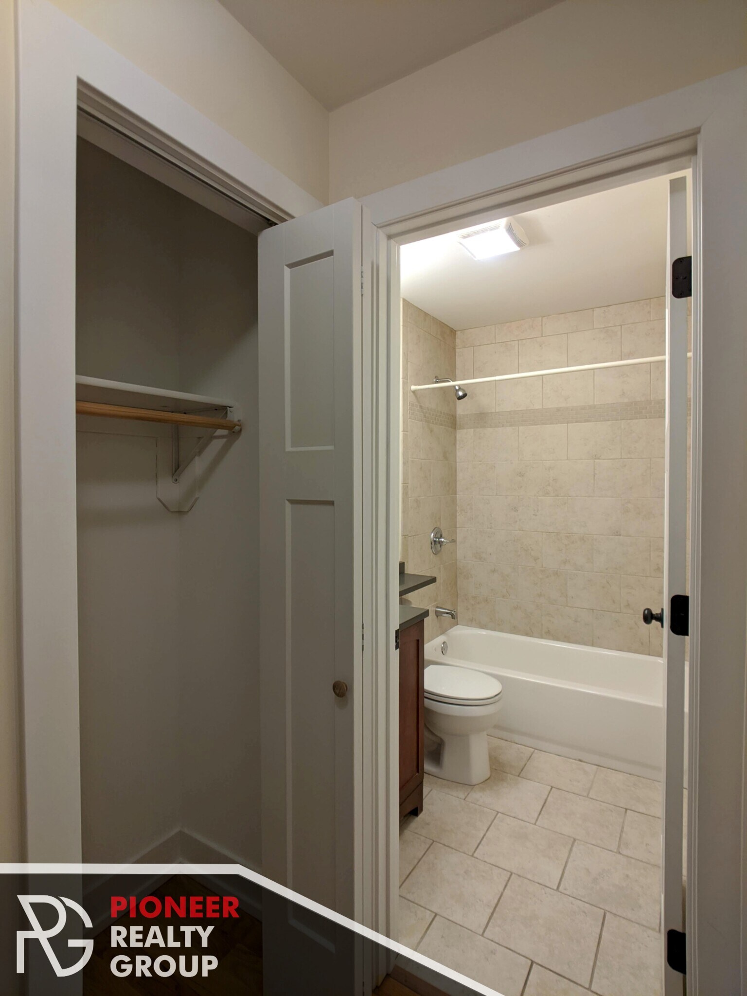 Building Photo - 557 W Arlington Pl