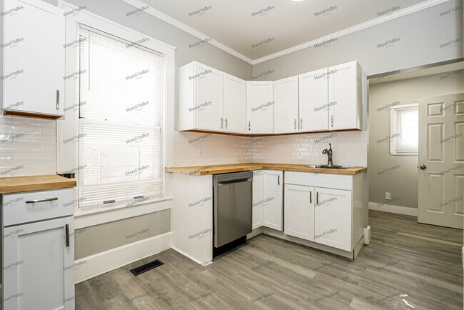 Building Photo - 156 S Eureka Ave