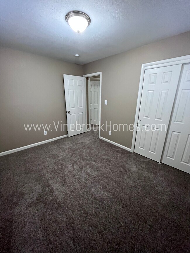 Building Photo - 8211 Ruskin Way