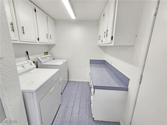 Building Photo - 1860 W Wilson Rd