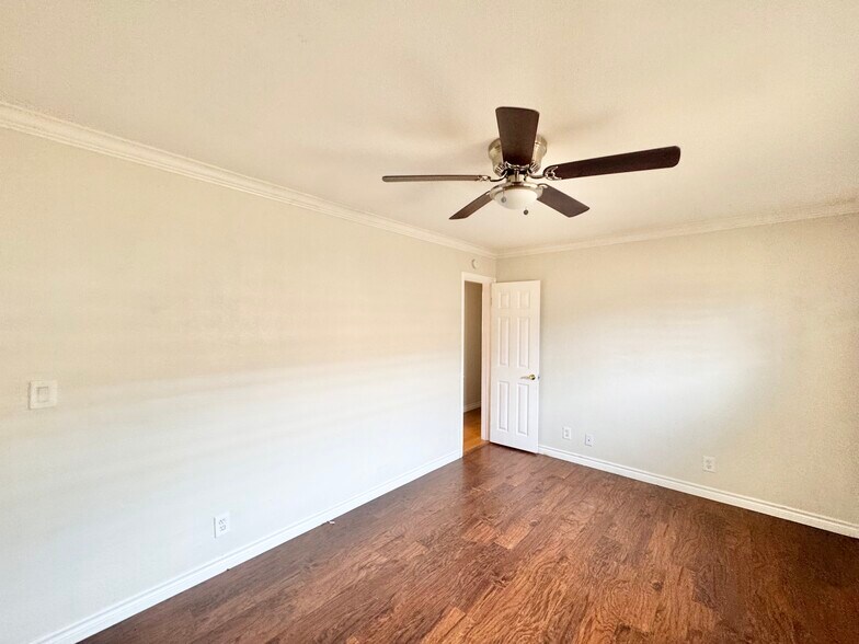 Building Photo - 5138 W 141st St