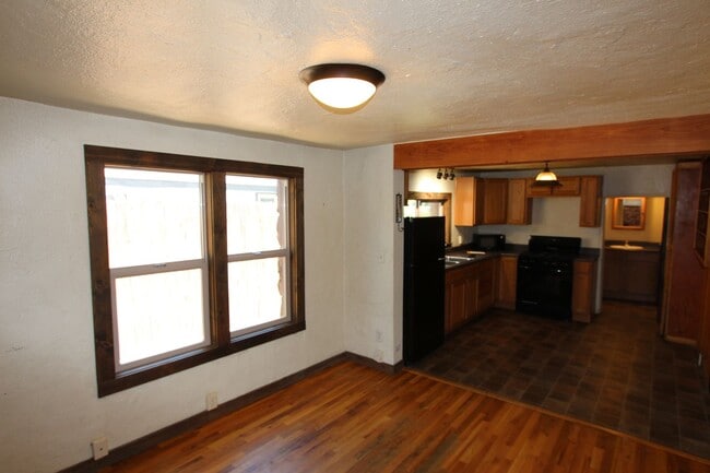 Building Photo - Charming Single-Story Home Near NAU | Fenced Yard + Fireplace