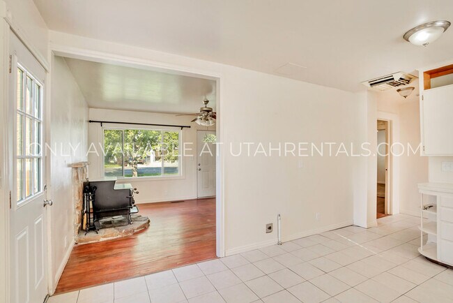 Building Photo - 363 S 800 E
