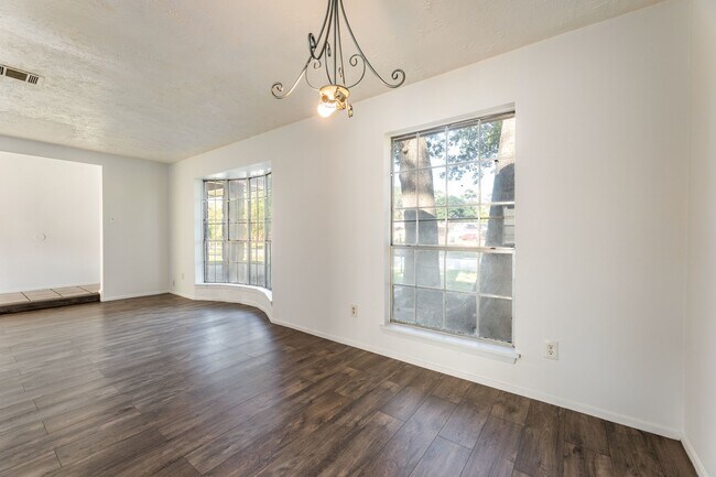Building Photo - 15235 Heron Park Dr