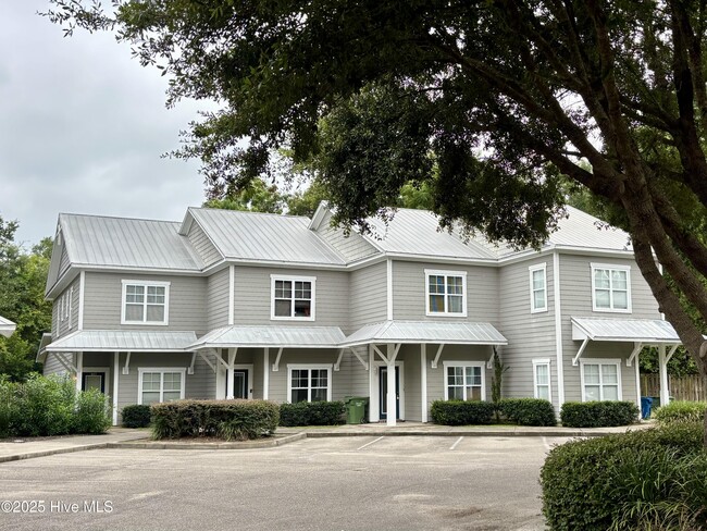 Primary Photo - 1617 Shoreline Pl