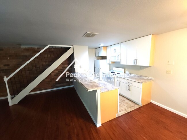 Building Photo - Updated 2bd/1ba Foothill Farms Condo with Carport