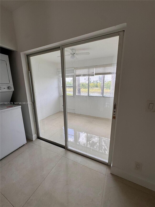 Building Photo - 16747 Hemingway Dr