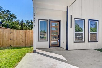 Building Photo - 5642 Hirondel