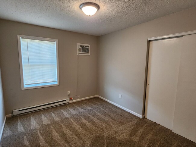 Building Photo - 408 Sheila St