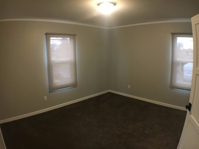 Building Photo - Renovated Modern Duplex