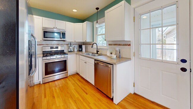 Kitchen - 2600 Xylon Ave S