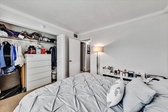 Building Photo - 9225 SW 87th Ave