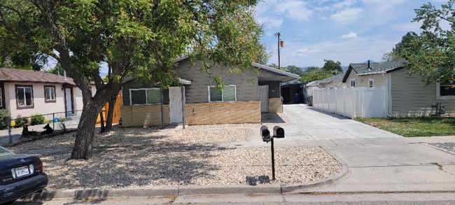 Building Photo - 619 S Cheyenne St