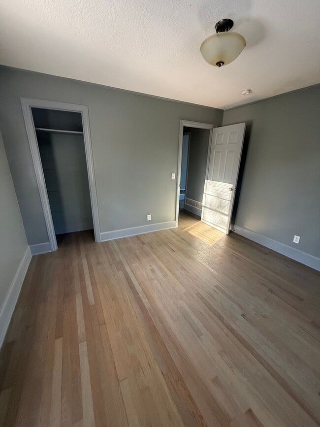 Building Photo - Cute Updated West Columbia HOME