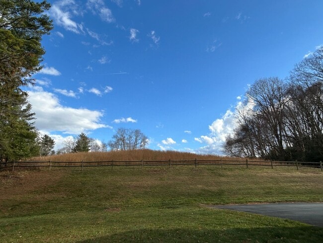 Building Photo - Spacious Brick Ranch Nestled Away — Close to Town!