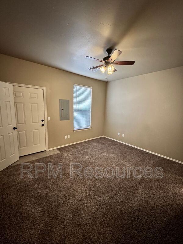 Building Photo - 147 Bison Ct Way