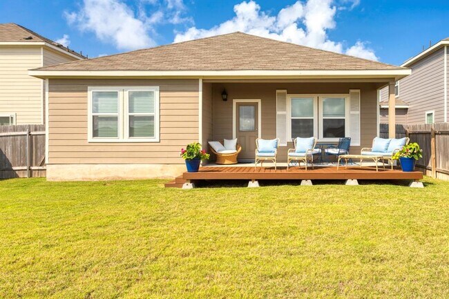 Building Photo - 121 Rubrum Rd