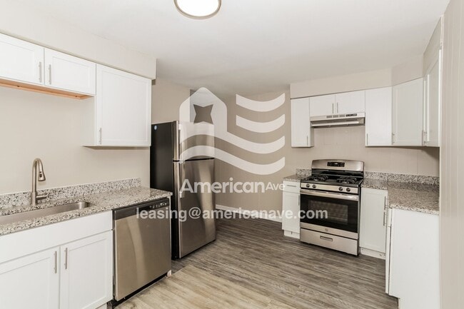 Building Photo - 305 Pershing Ave