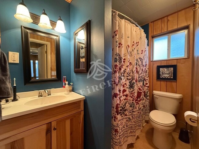 Building Photo - 2162 N Woods Dr