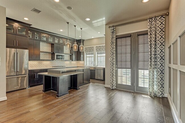 Building Photo - 9627 Towne Lake Pkwy