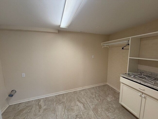 Building Photo - 604 Melanie Ave