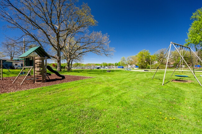 Building Photo - 1010 S Osage Dr