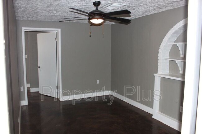 Building Photo - 1228 S McKemy St